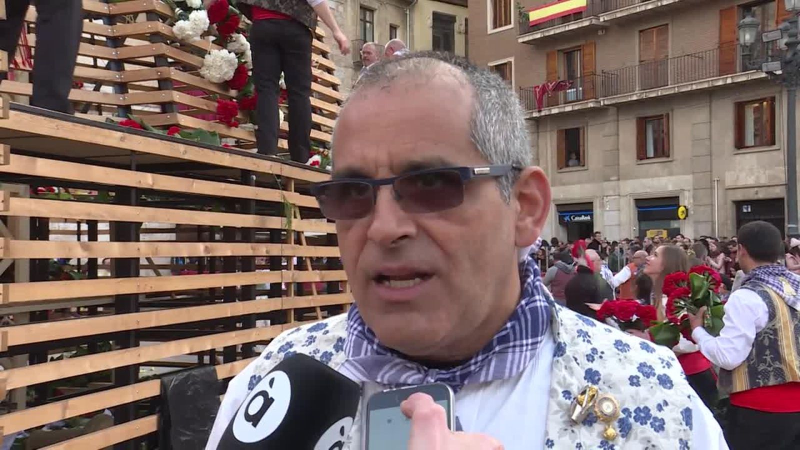 Alguns dels moments viscuts durant la primera jornada de l'Ofrena a la Mare de Déu