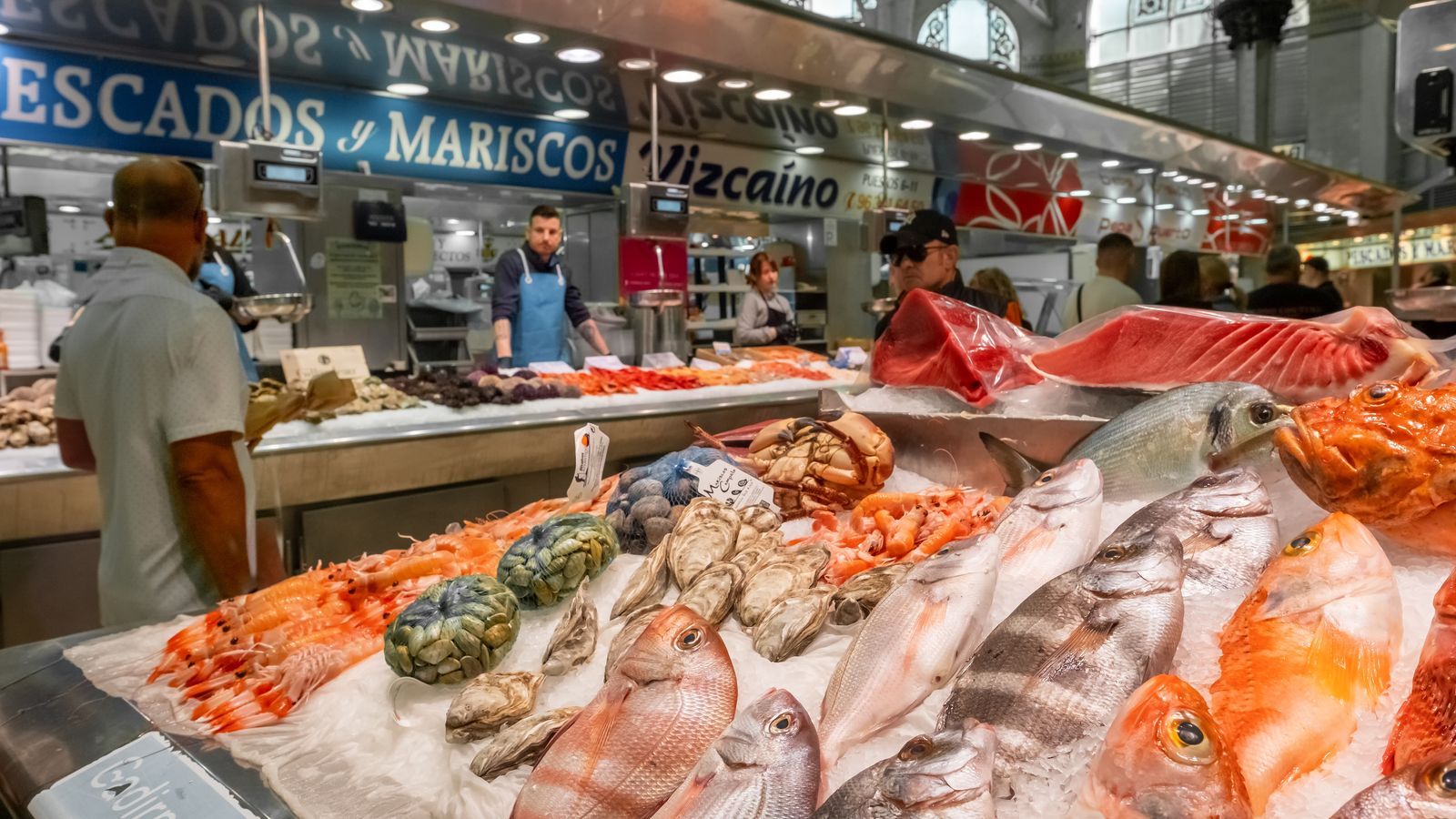 Aparador d'una pescateria al Mercat Central de València