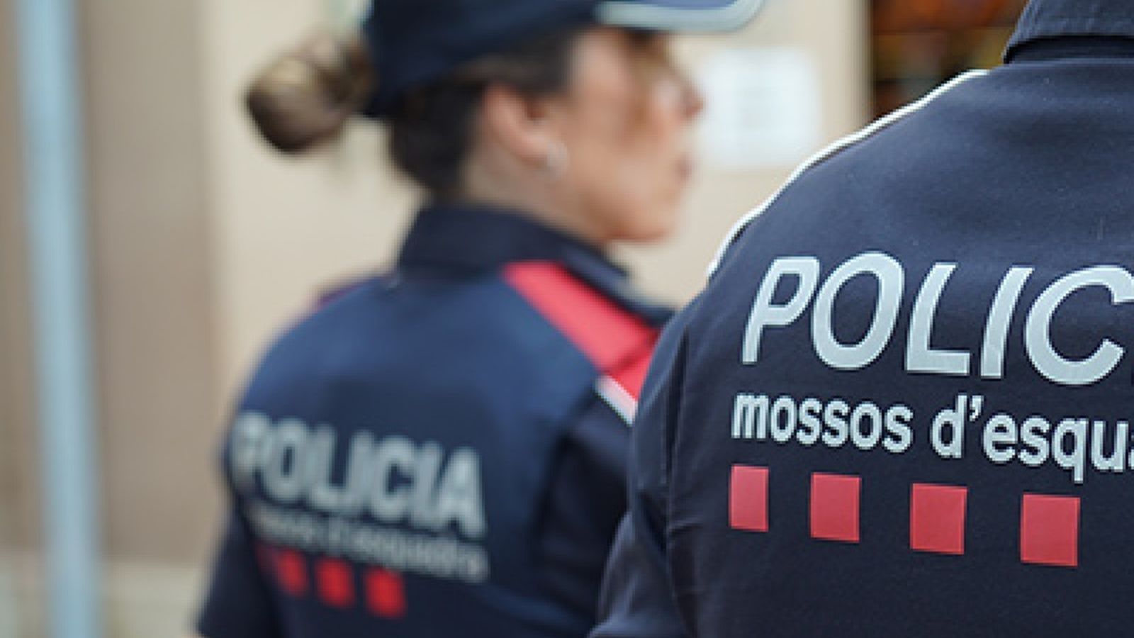 Dos agente, en una imatge d'arxiu