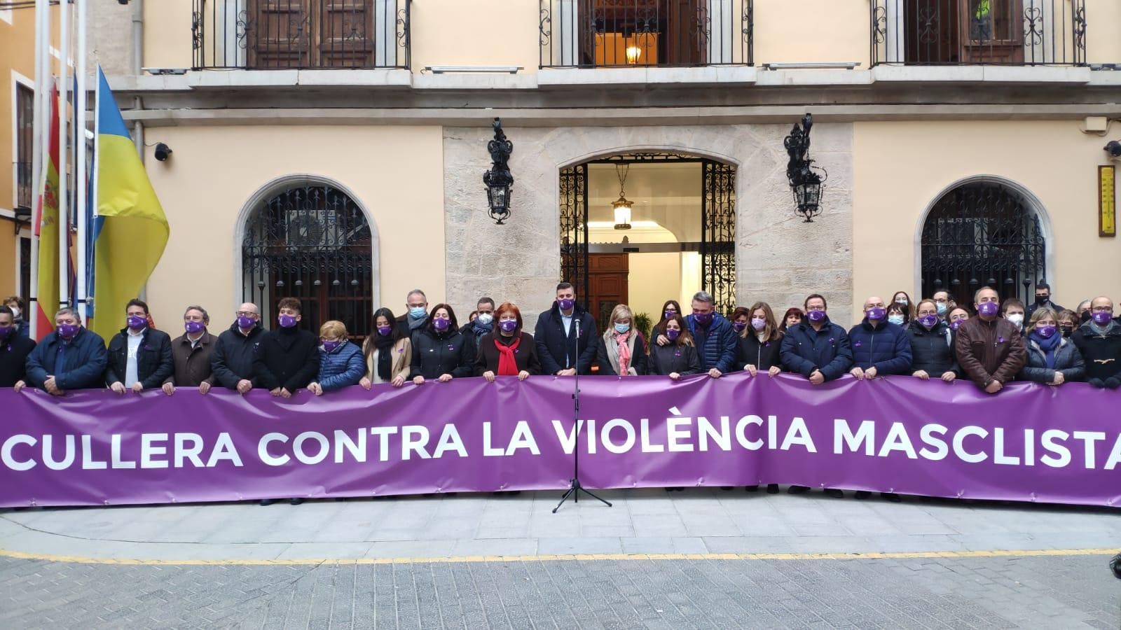 Sueca i Cullera han acollit concentracions contra la violència vicària