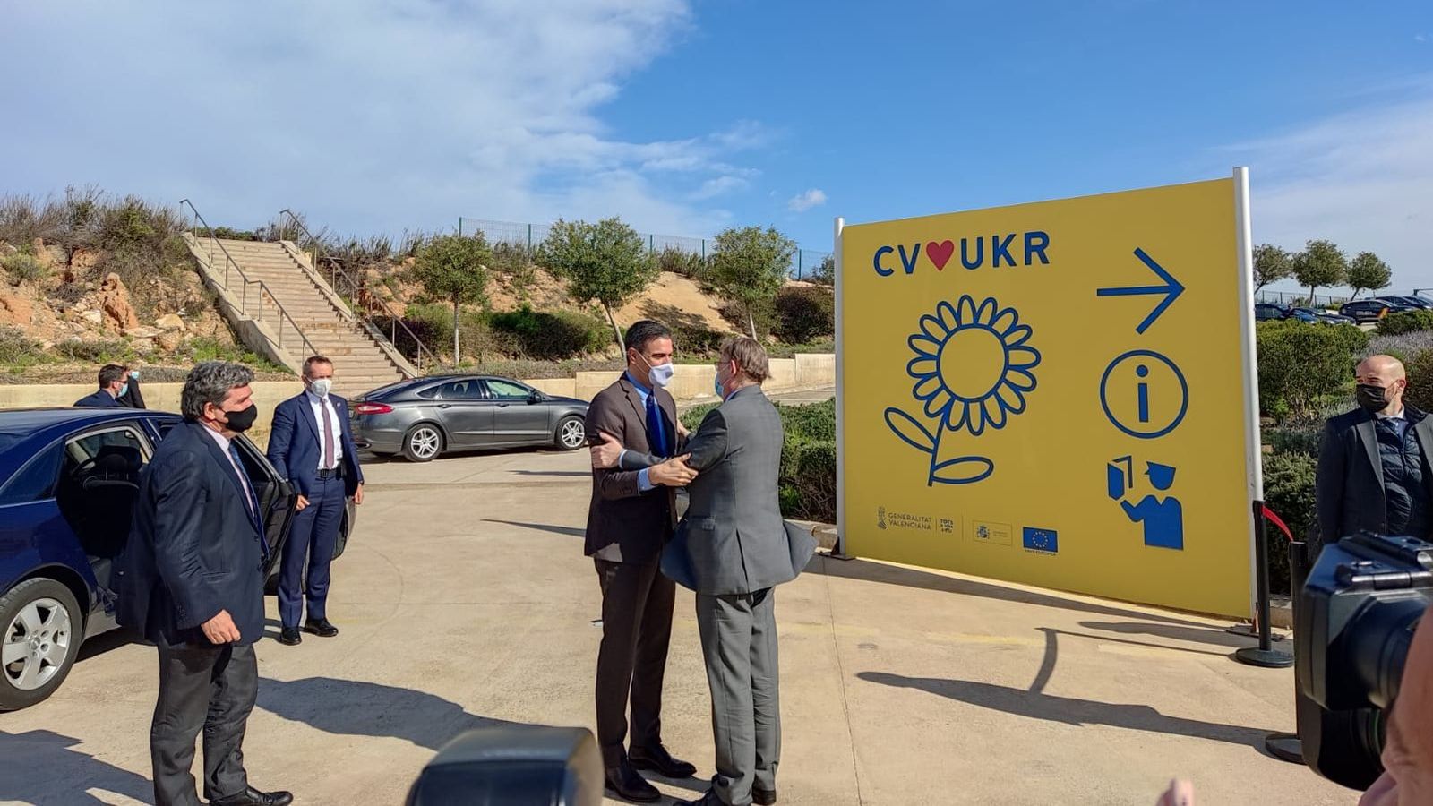 Pedro Sánchez i Ximo Puig al centre de recepció de persones refugiades a Alacant