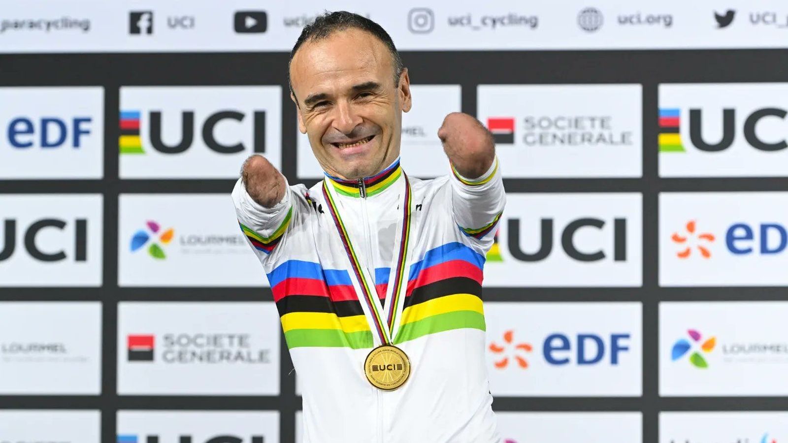 Ricardo Ten, al pòdium  amb la medalla d'or