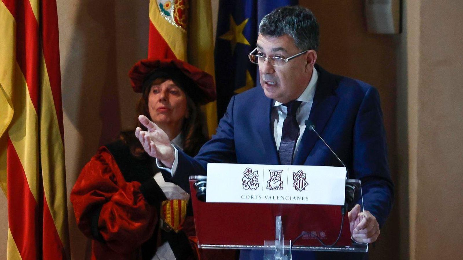 Enric Morera durant la seua intervenció en l'acte institucional del 25 d'abril
