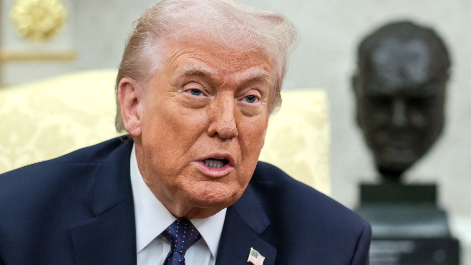 El president dels Estats Units, donald Trump, este dimarts durant la seua reunió amb el canciller alemany,  Friedrich Merz, en el despatx oval