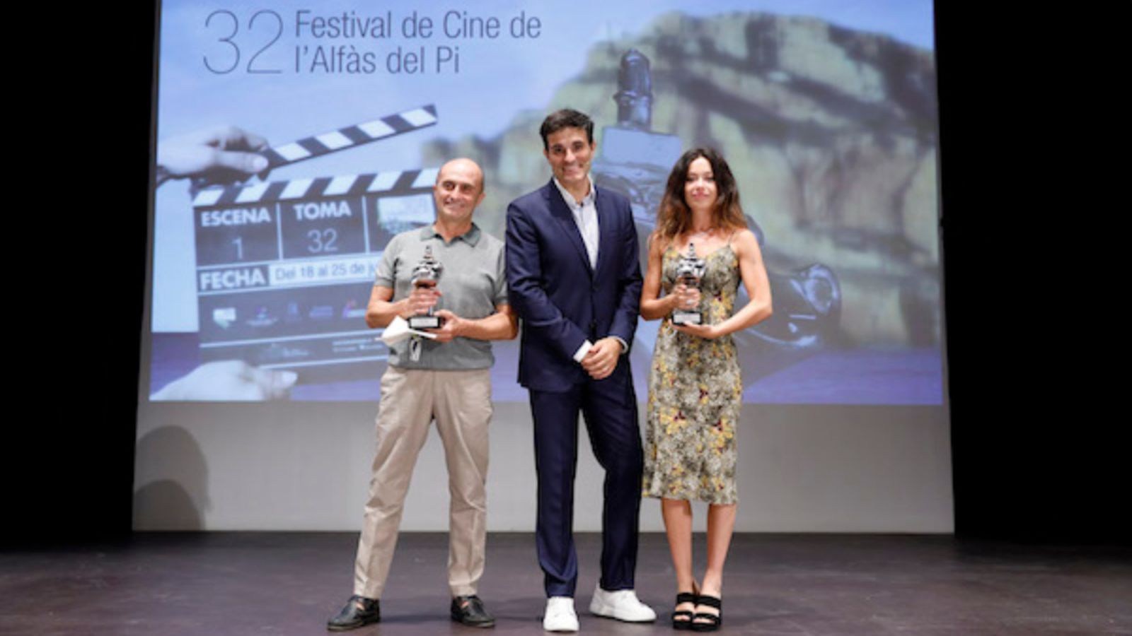 L'actriu Ana Castillo, l'actor Pepe Viyuela i el director del festival, Luis Larrodera, durant l'acte d'inauguració del festival