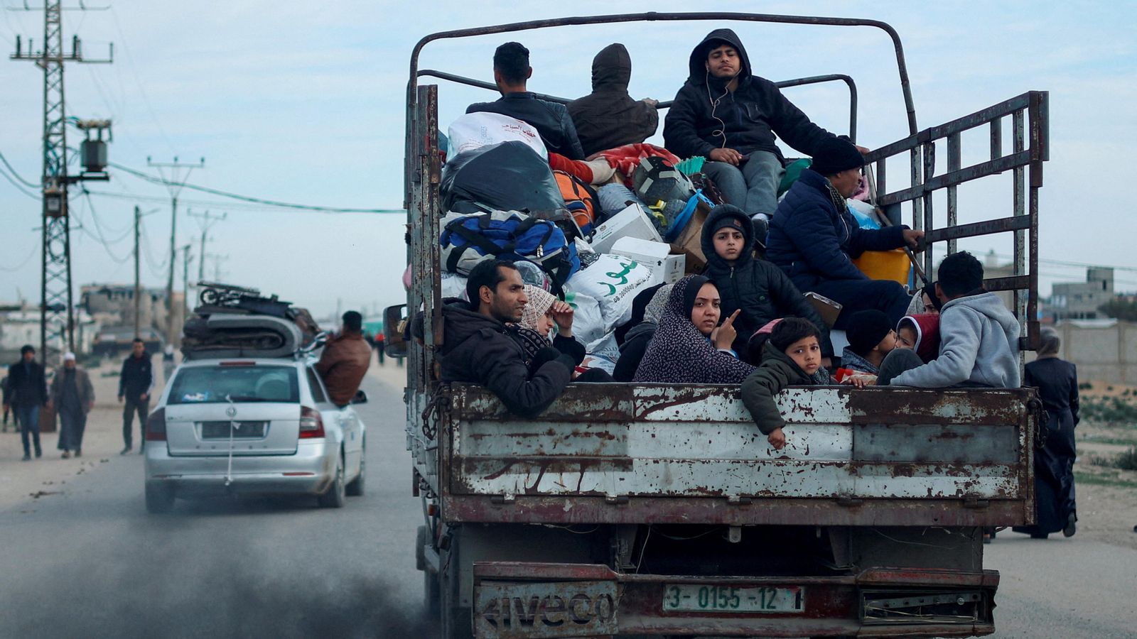 Un grup de palestins abandona Rafah davant l'amenaça militar d'Israel