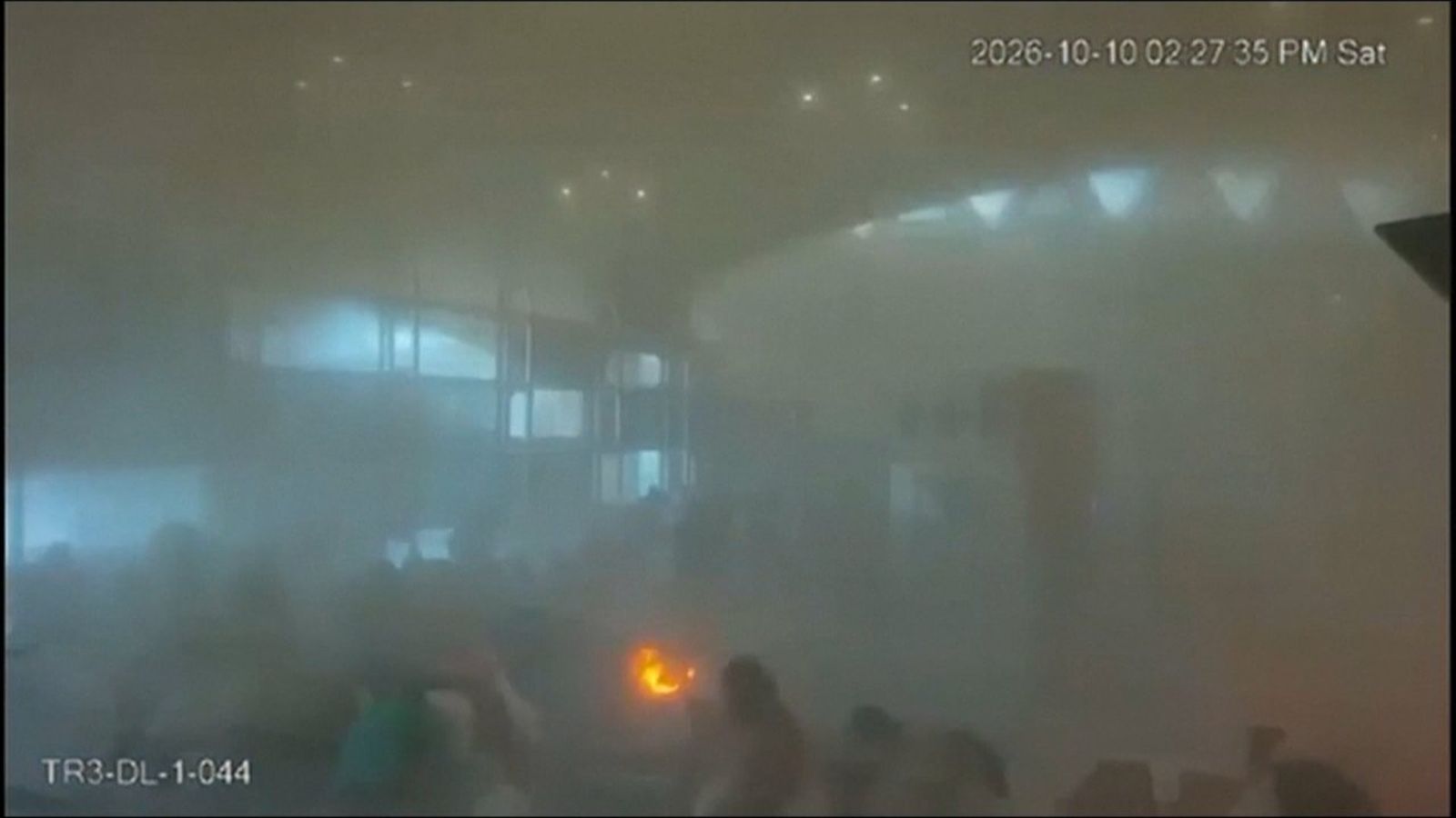 L'Aràbia Saudí manté tancat l'aeroport de Riad després d'una onada d'atacs dels rebels houthis que ha deixat 17 morts i 300 ferits