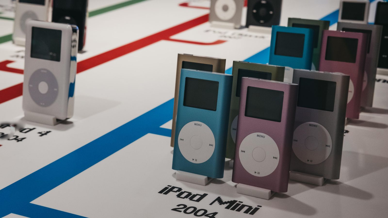 Diversos model d'iPod, en una tenda