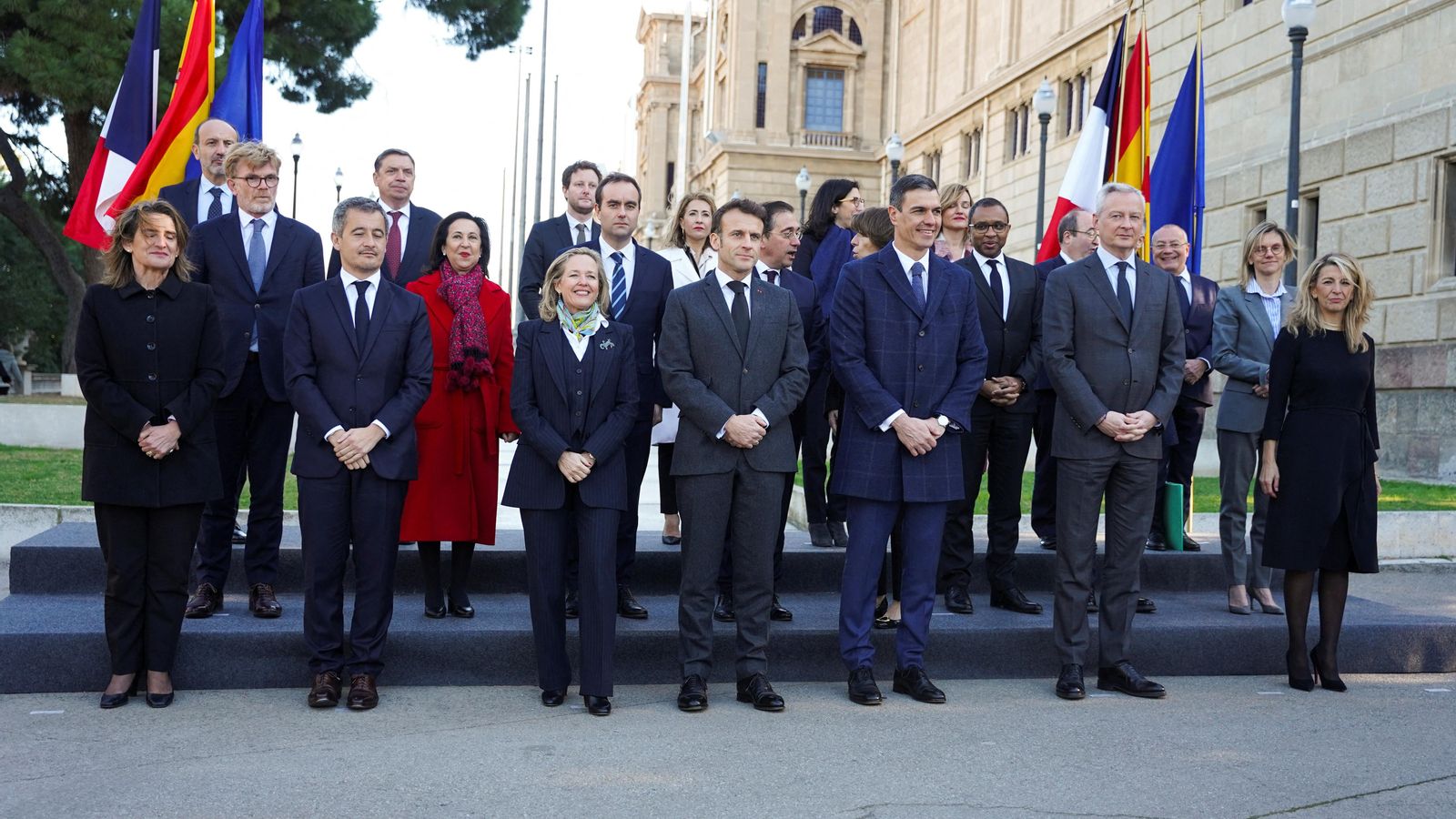 Delegacions dels governs d'Espanya i França en la cimera que se celebra aquest dijous a Barcelona