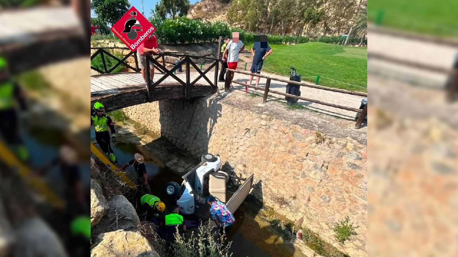 Un xiquet ferit per la caiguda d'un carret de golf des d'una altura de tres metres
