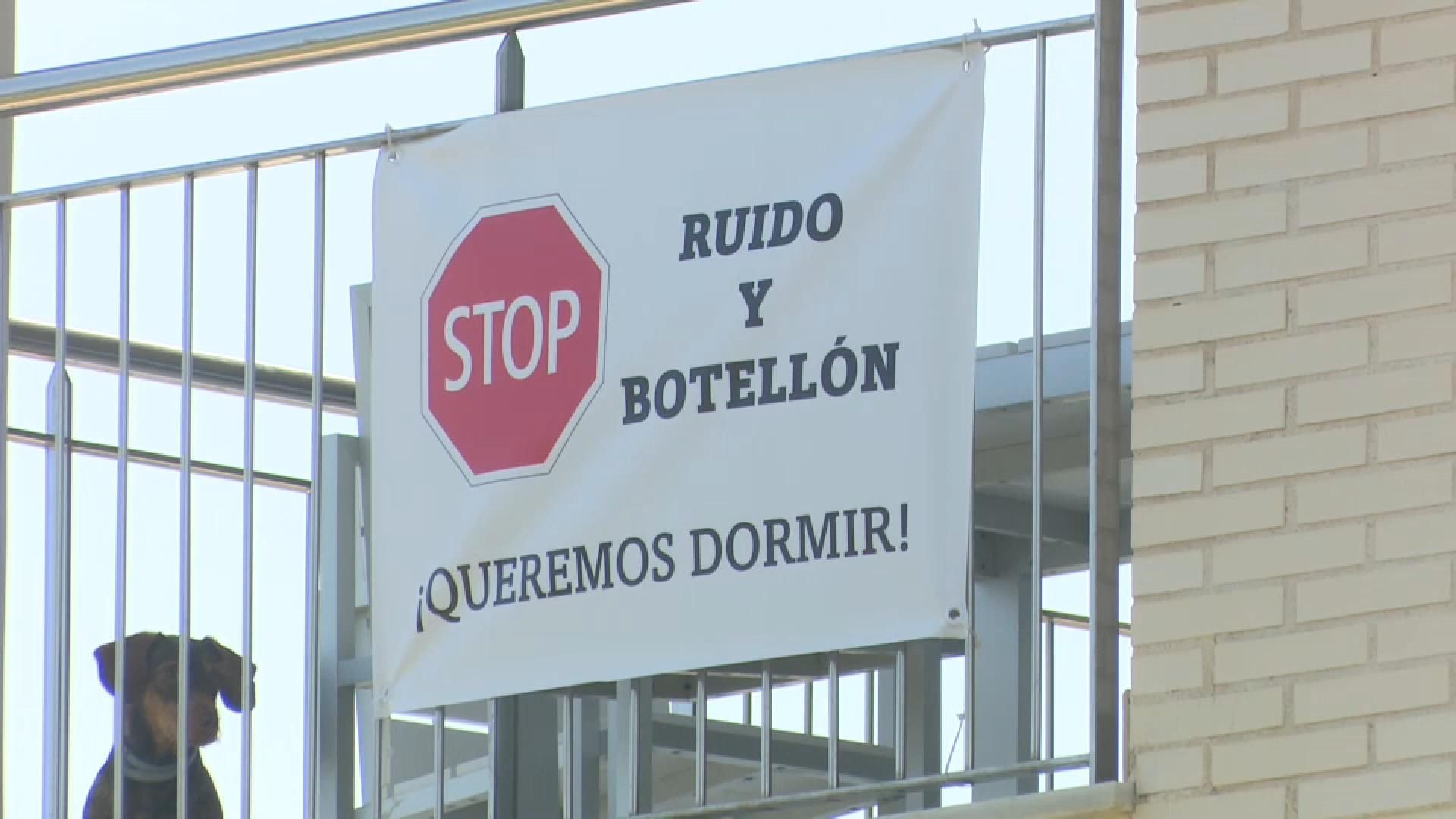 El veïnat d'Oliva denuncia vandalisme i sorolls a una zona de platja