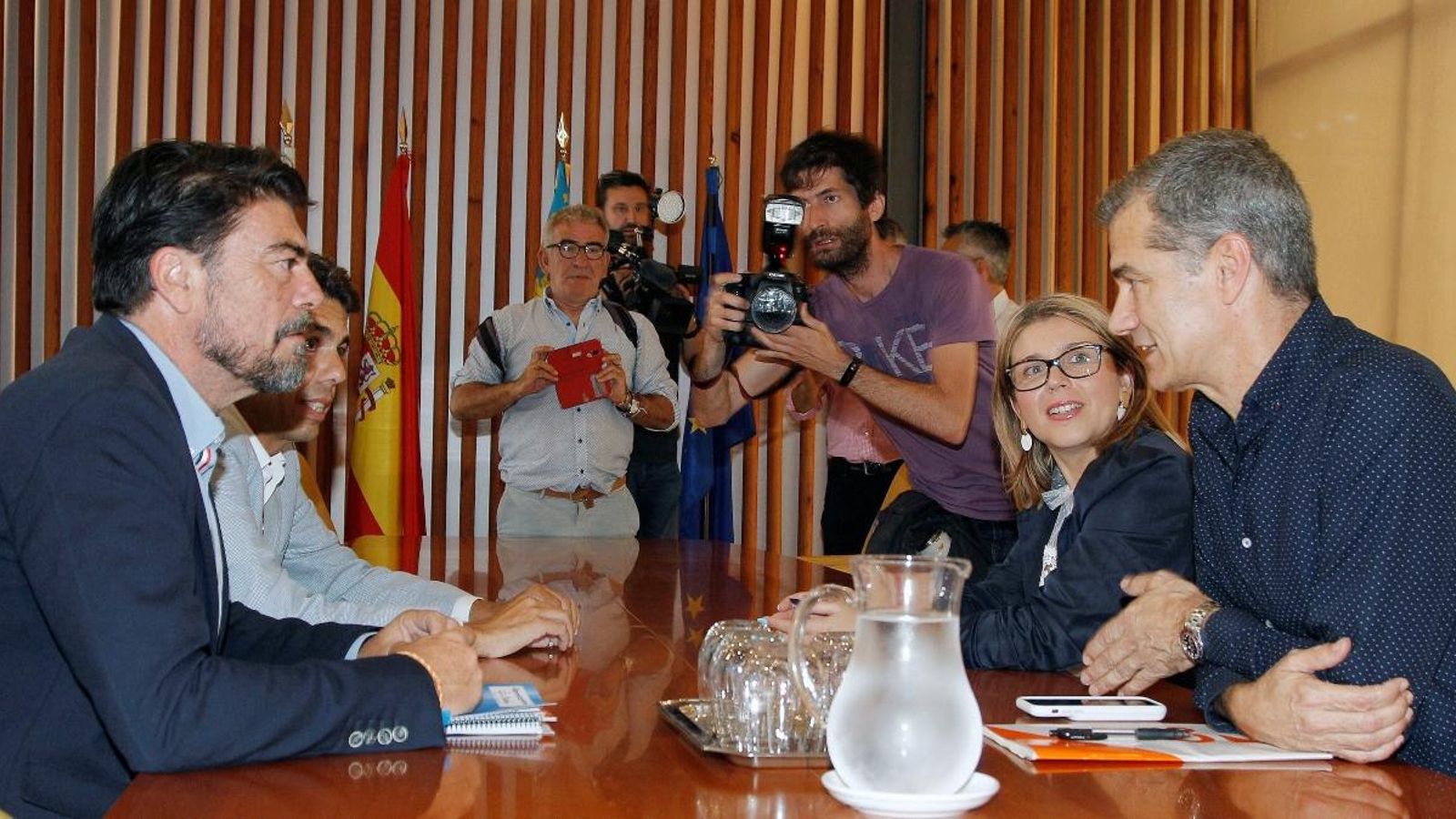 Reunió entre Ciutadans i el PP per a tancar el pacte de govern municipal