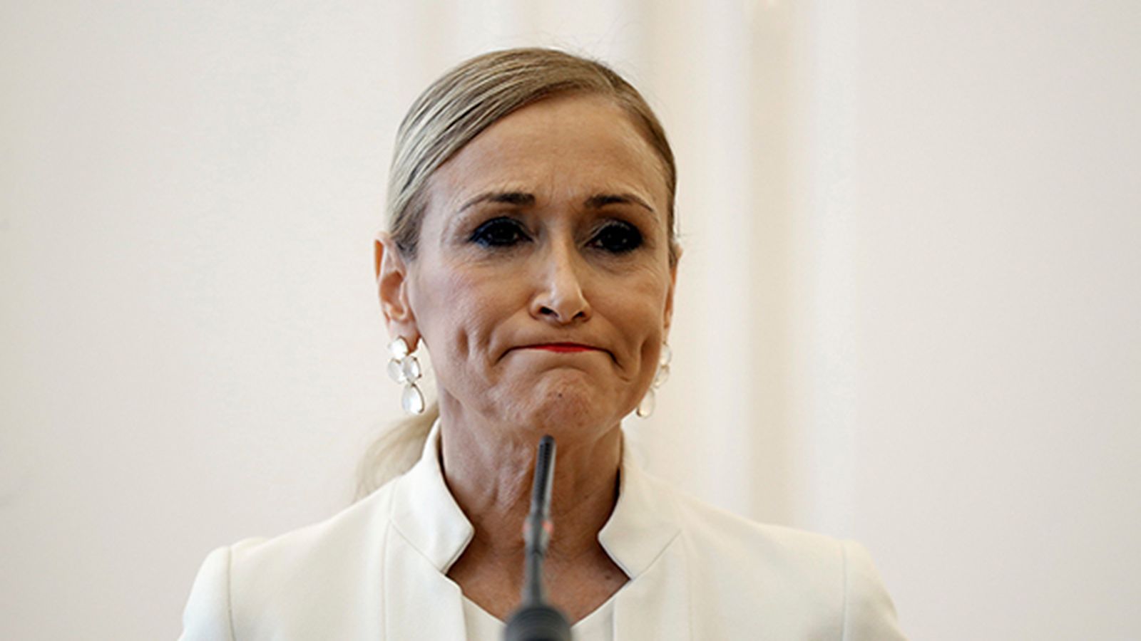 Cristina Cifuentes durant la roda de premsa en què va anunciar la seua dimissió com a presidenta de la Comunidad de Madrid