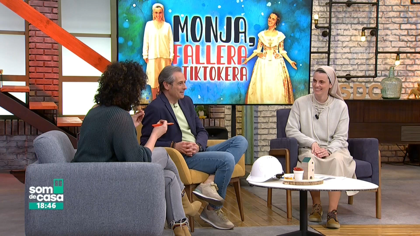 Maje, la monja tiktokera i fallera, parla amb Ximo Rovira i Pepa Gómez