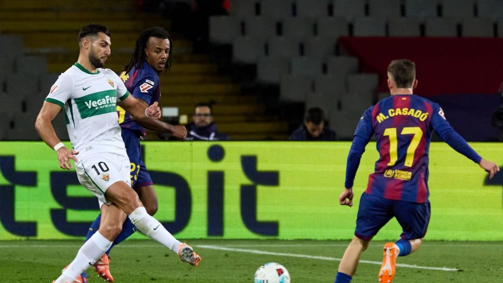 És dubte la referència il·licitana en punta, Rafa Mir, que va marcar en la primera volta a Montjuïc