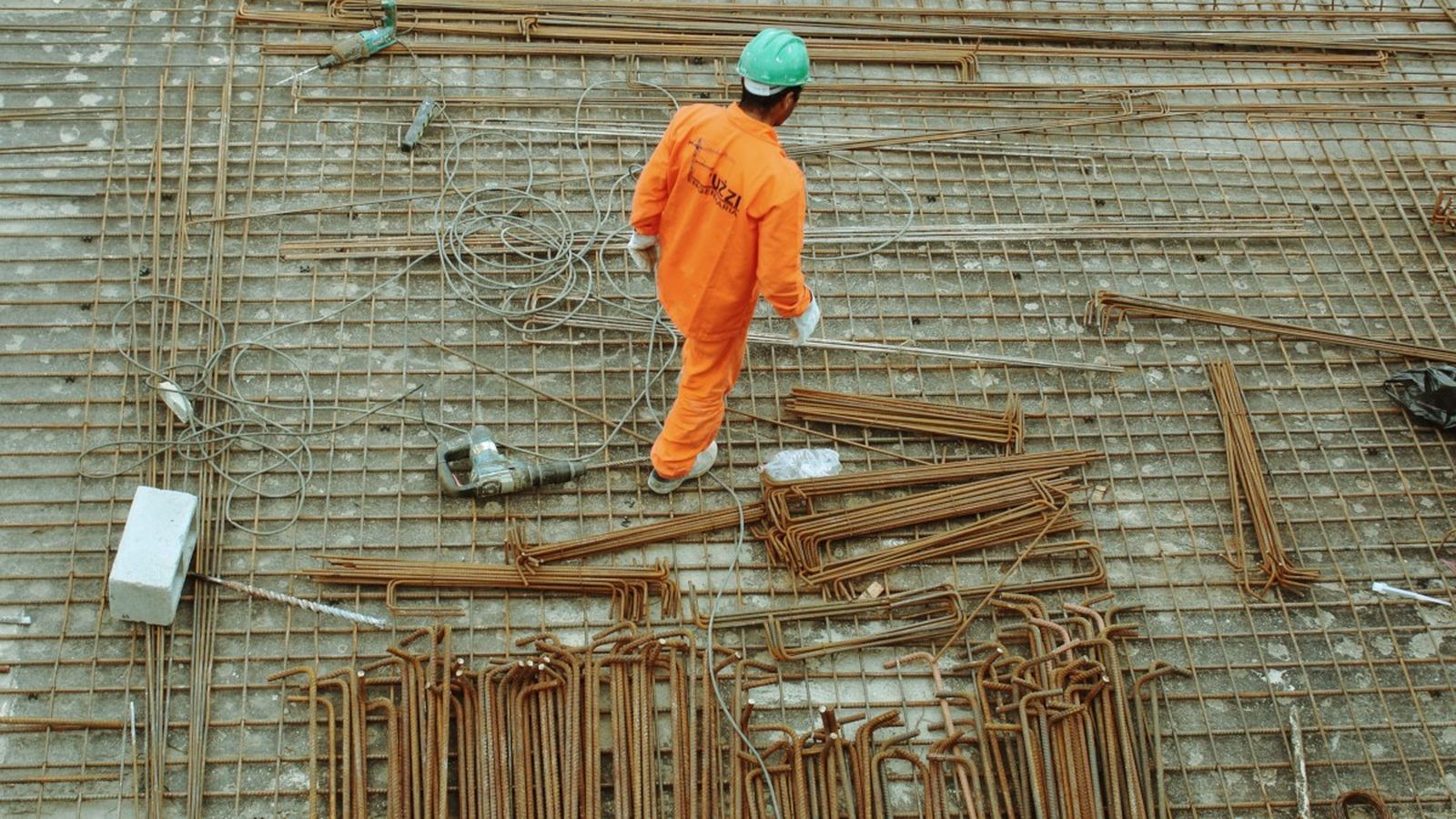 Imatge d'arxiu d'un operari del sector de la construcció