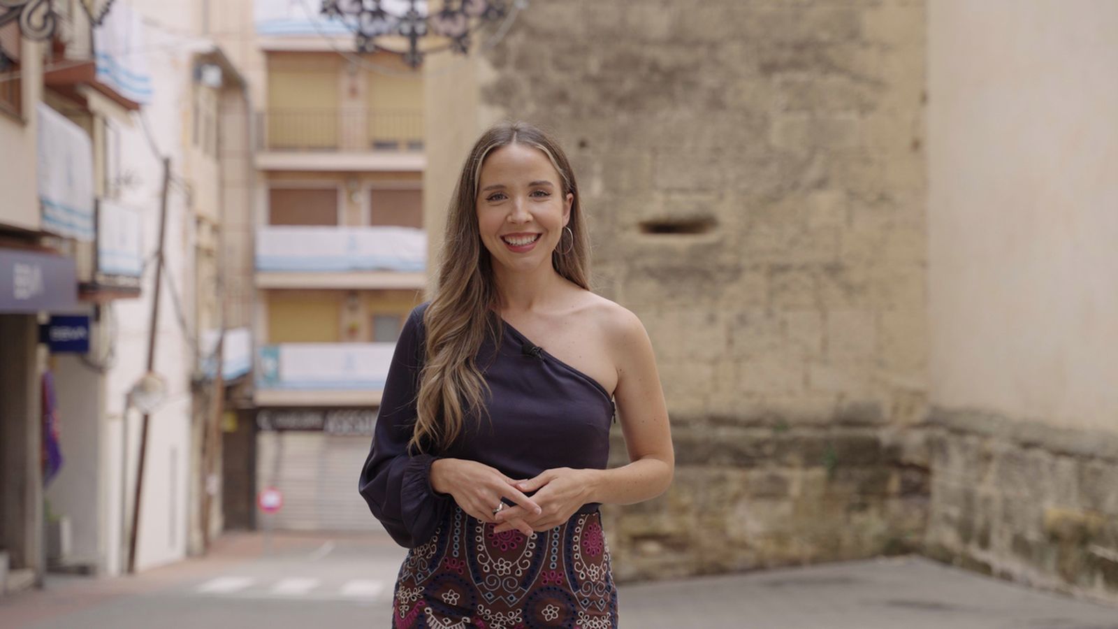 Berta Báidez presenta cada divendres 'Terra de festes', el programa d'À Punt que posa en valor les festes i tradicions de la Comunitat Valenciana