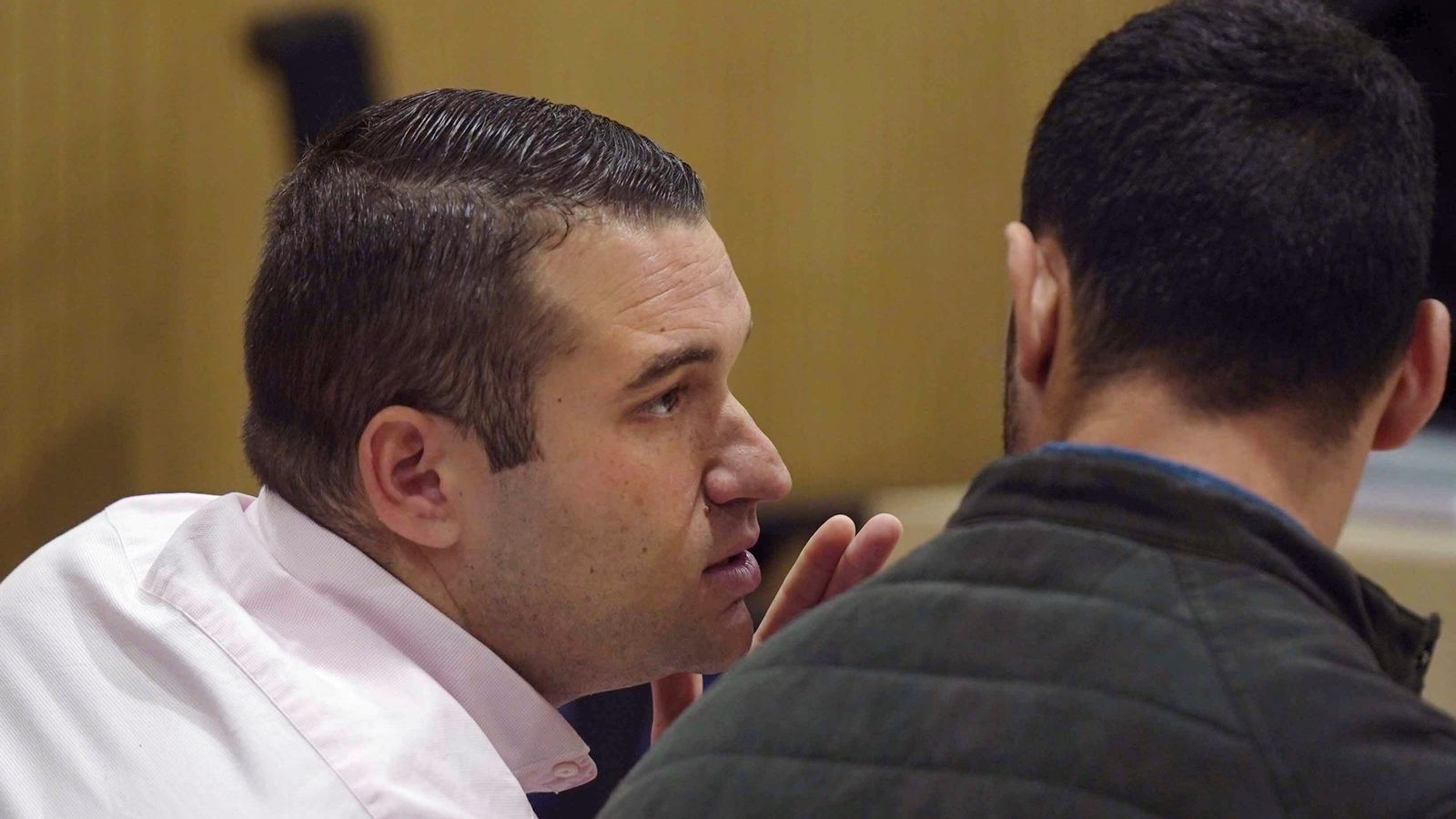 Dos dels quatre membres del Ramat, José Ángel Prenda i Alfonso Jesús Cabezuelo, durant el judici de Pozoblanco, a la ciutat de la Justícia de Còrdova al 2019.