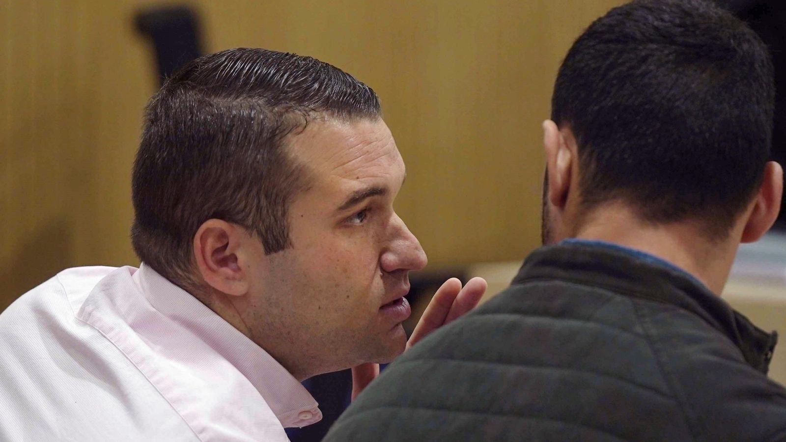 Dos dels quatre membres del Ramat, José Ángel Prenda i Alfonso Jesús Cabezuelo, durant el judici de Pozoblanco, a la ciutat de la Justícia de Còrdova al 2019. Dos dels quatre membres del Ramat, José Ángel Prenda i Alfonso Jesús Cabezuelo, durant el judici de Pozoblanco, a la ciutat de la Justícia de Còrdova al 2019.