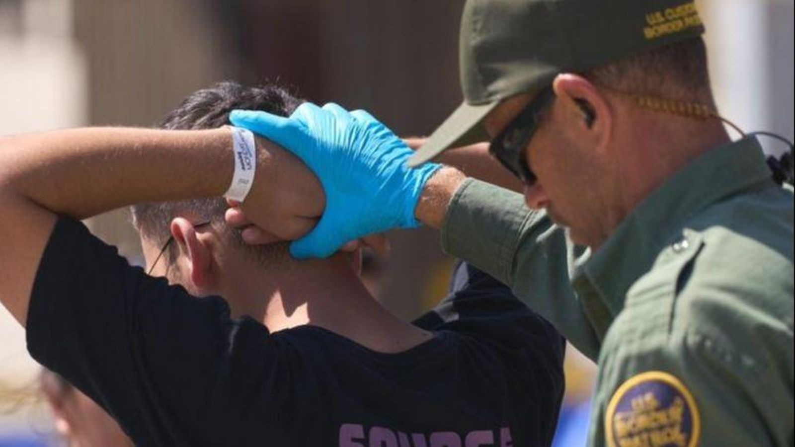 Fotografia d'arxiu d'autoritats dels EUA en el procés de retenció d'immigrants