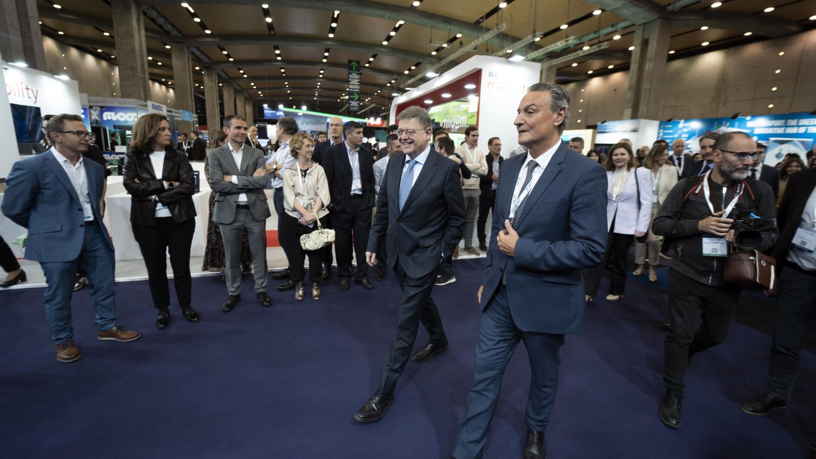 El president de la Generalitat Ximo Puig i el conseller delegat de Ford España Jesús Alonso a Fira València