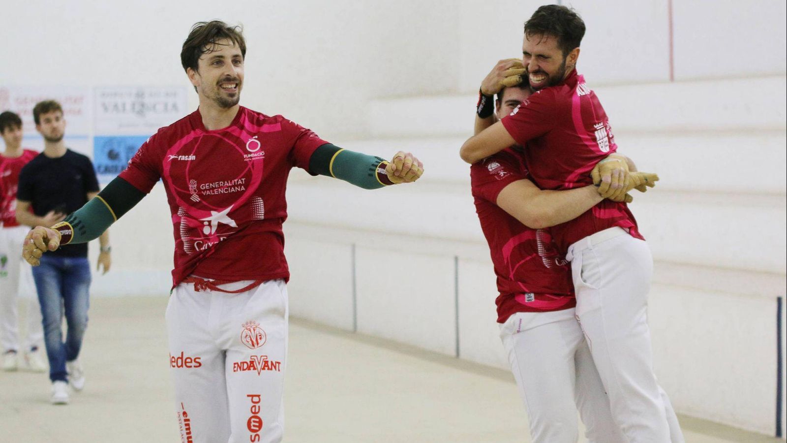 Puchol II, Álvaro Gimeno i Hilari celebren el triomf