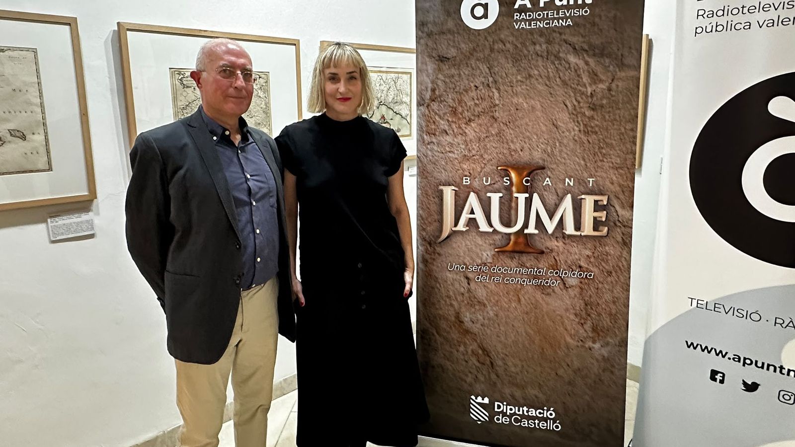 José María Villagrasa i Mireia Pérez, director i presentadora de la sèrie històrica 'Buscant Jaume I' que s'emet en À Punt els divendres per la nit a les 2145 hores