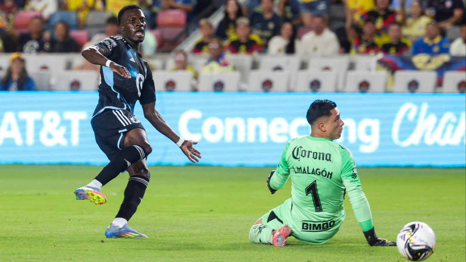El Villarreal ultima el fitxatge de Tani Oluwaseyi