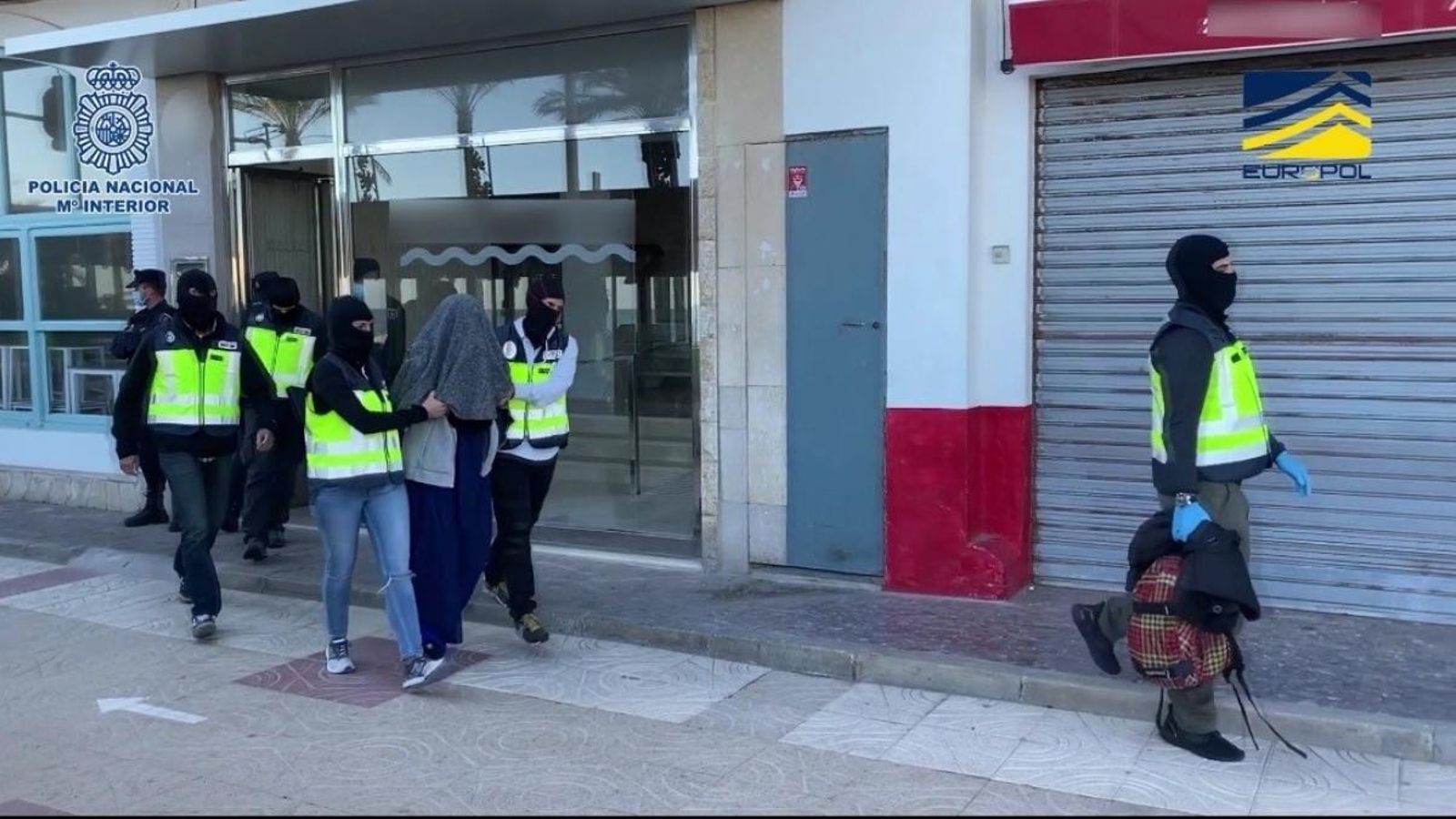 Moment de la detenció de la jihadista a Cullera