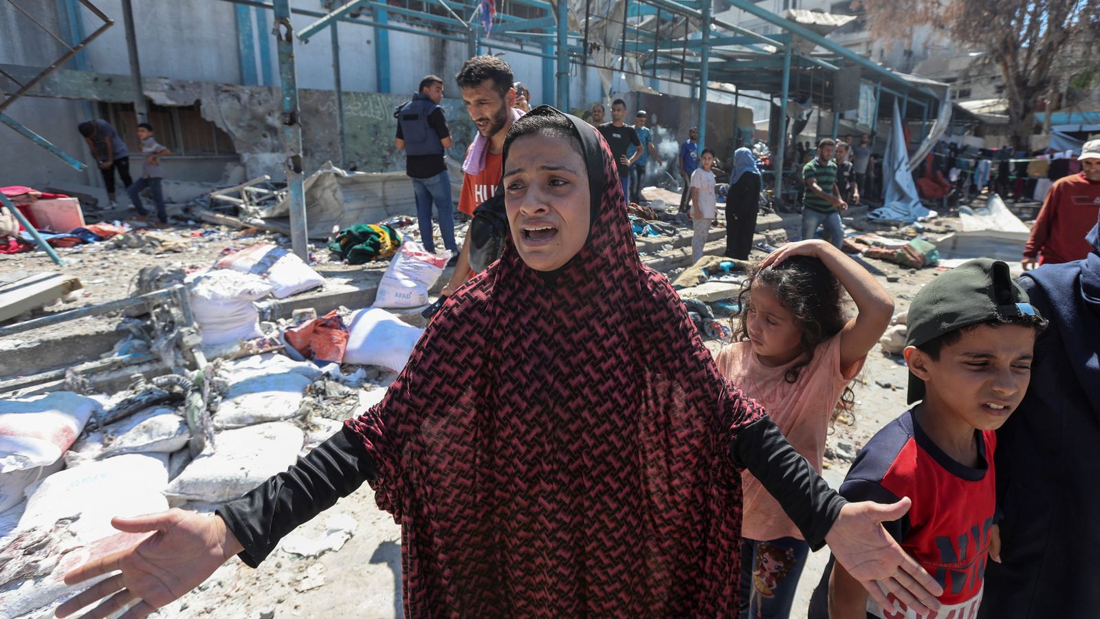 Imatges posteriors a l'atac sobre l'escola de la UNRWA al campament de refugiats de Nuseirat