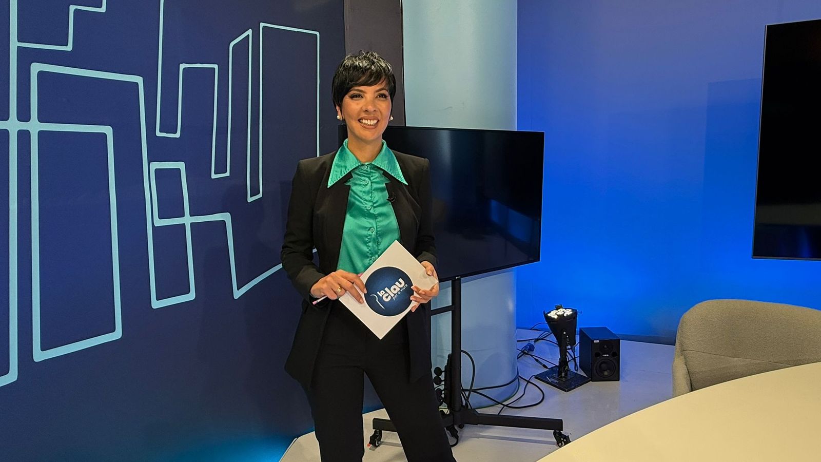 María Domínguez, presentadora del programa 'La clau per a viure' els dijous per la nit en À Punt