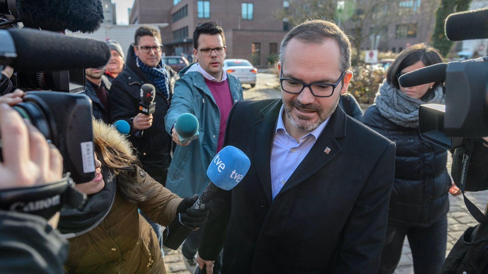 El vicepresident primer del Parlament, Josep Costa, arribant a la presó de Neumünster (nord d'Alemanya)