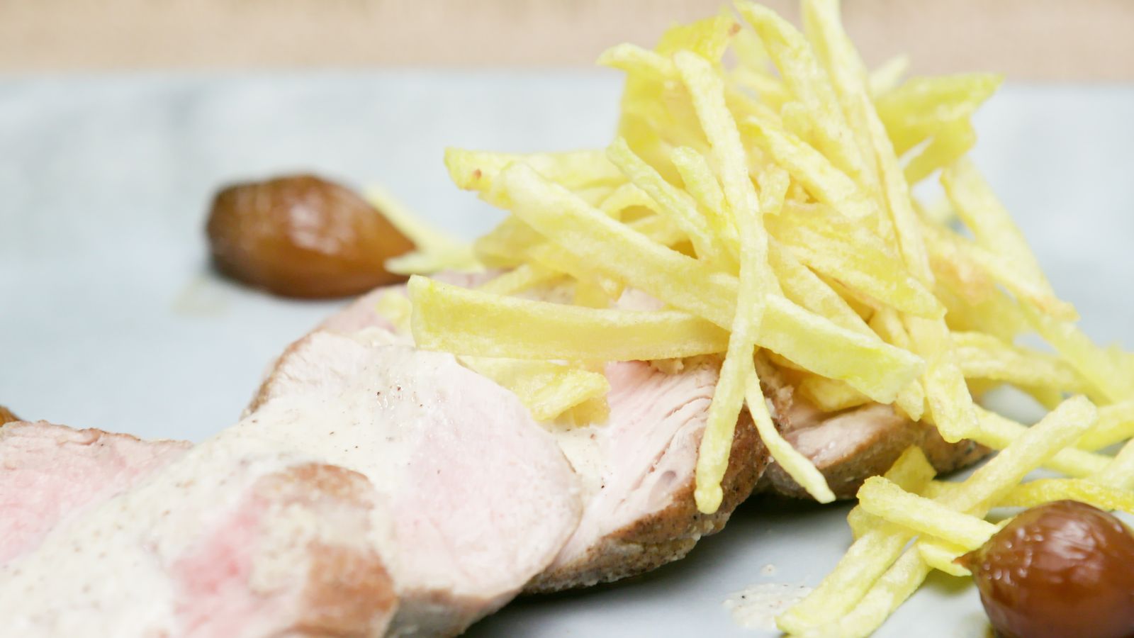 Rellom de porc amb salsa d'ametles