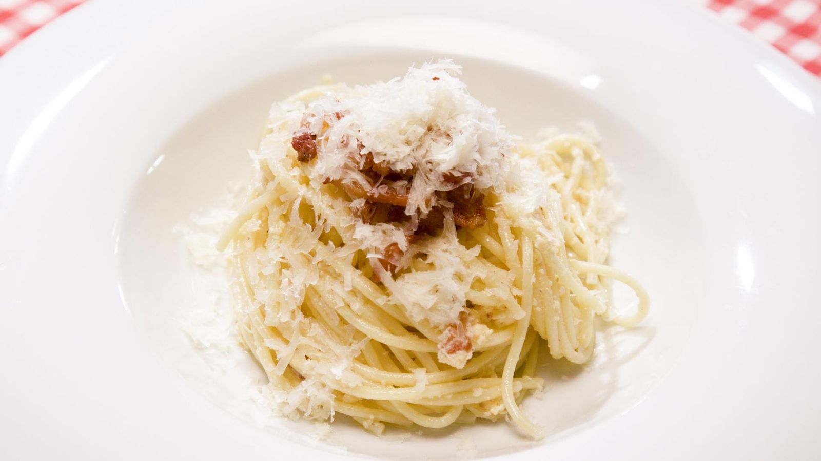 Autèntics espaguetis a la carbonara
