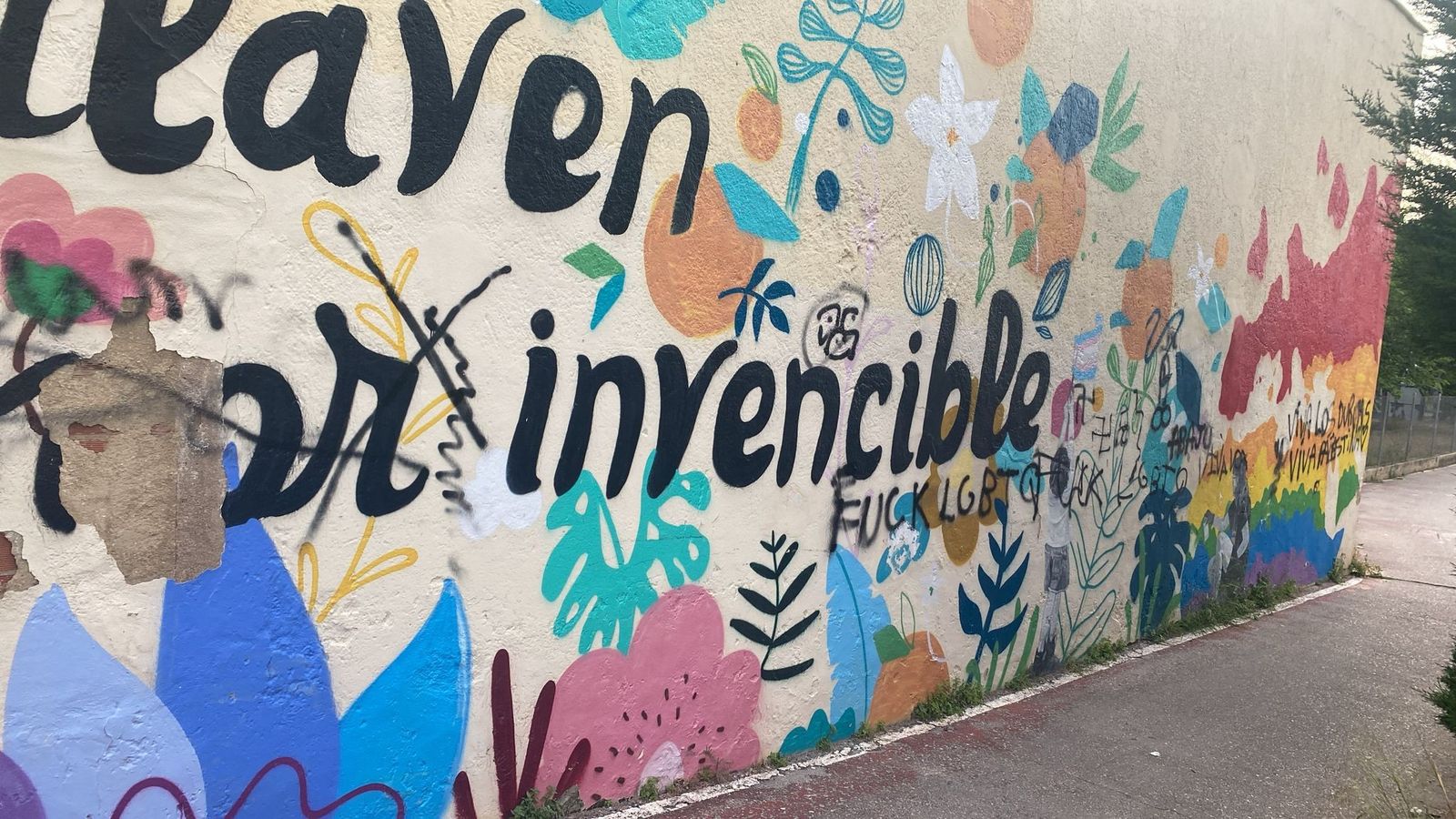 Pintades contra el col·lectiu LGTBI en un mural per la diversitat a Gandia