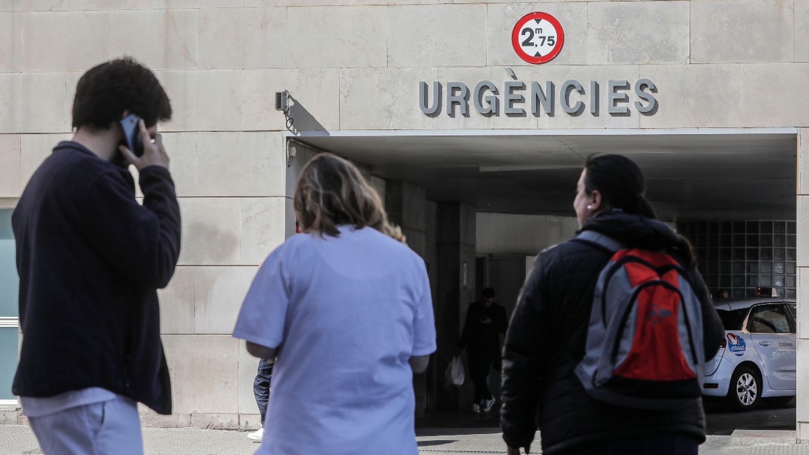 La porta d'Urgències de l'Hospital Clínic de València en una imatge d'arxiu