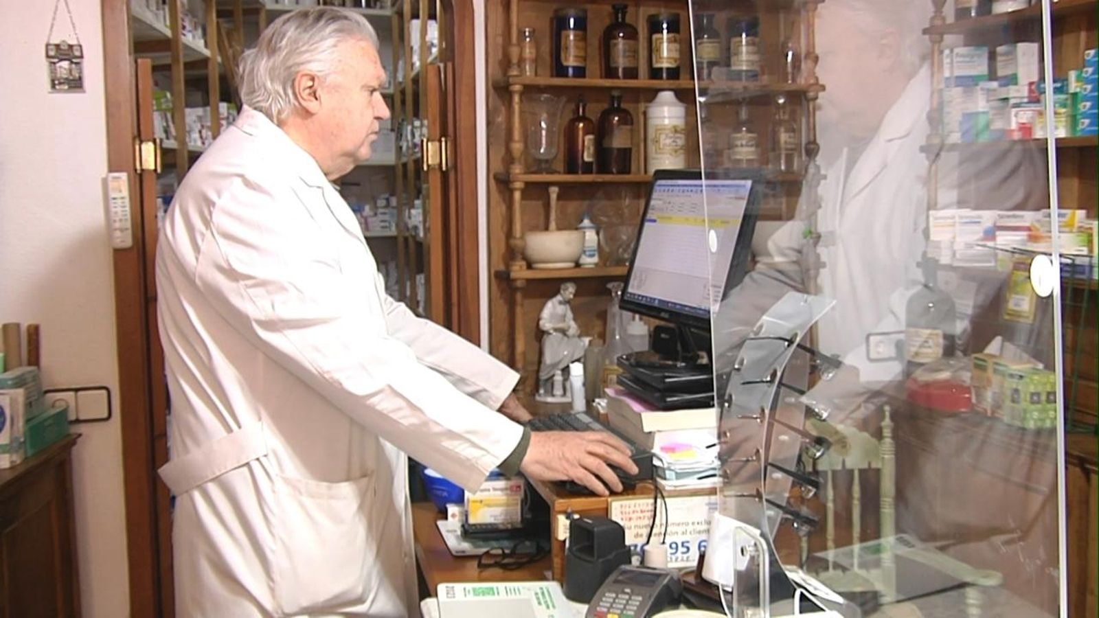 El farmacèutic té problemes per a gestionar les receptes sense connexió a internet