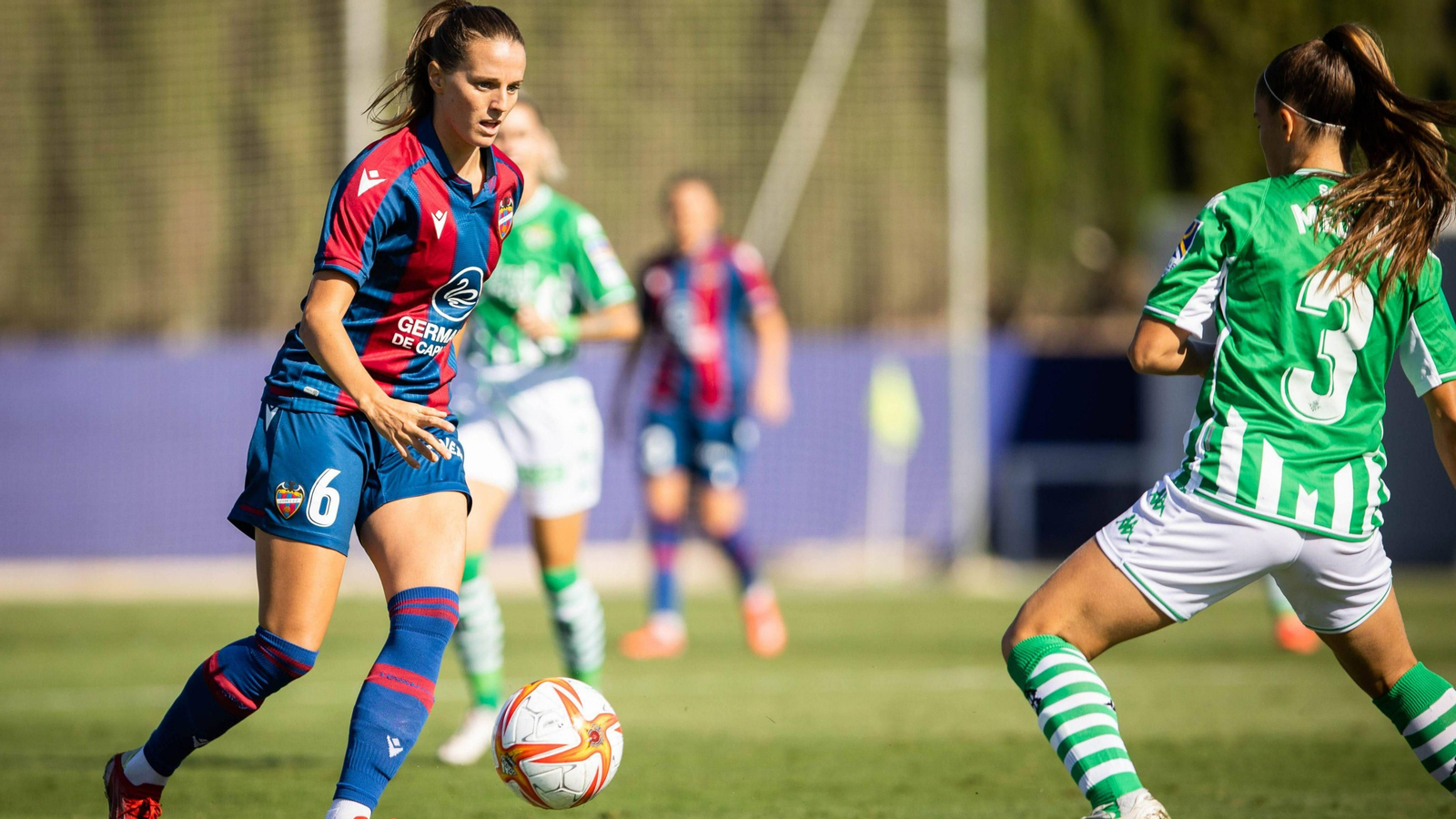 Toletti, en una acció del partit