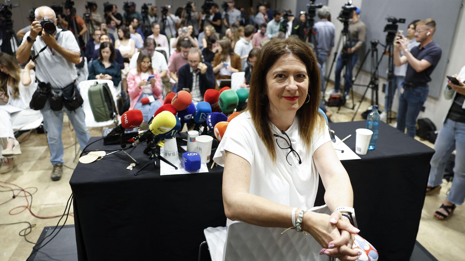 L'exmilitante socialista Leire Díez durant una roda de premsa després de sol·licitar la seua baixa en el PSOE