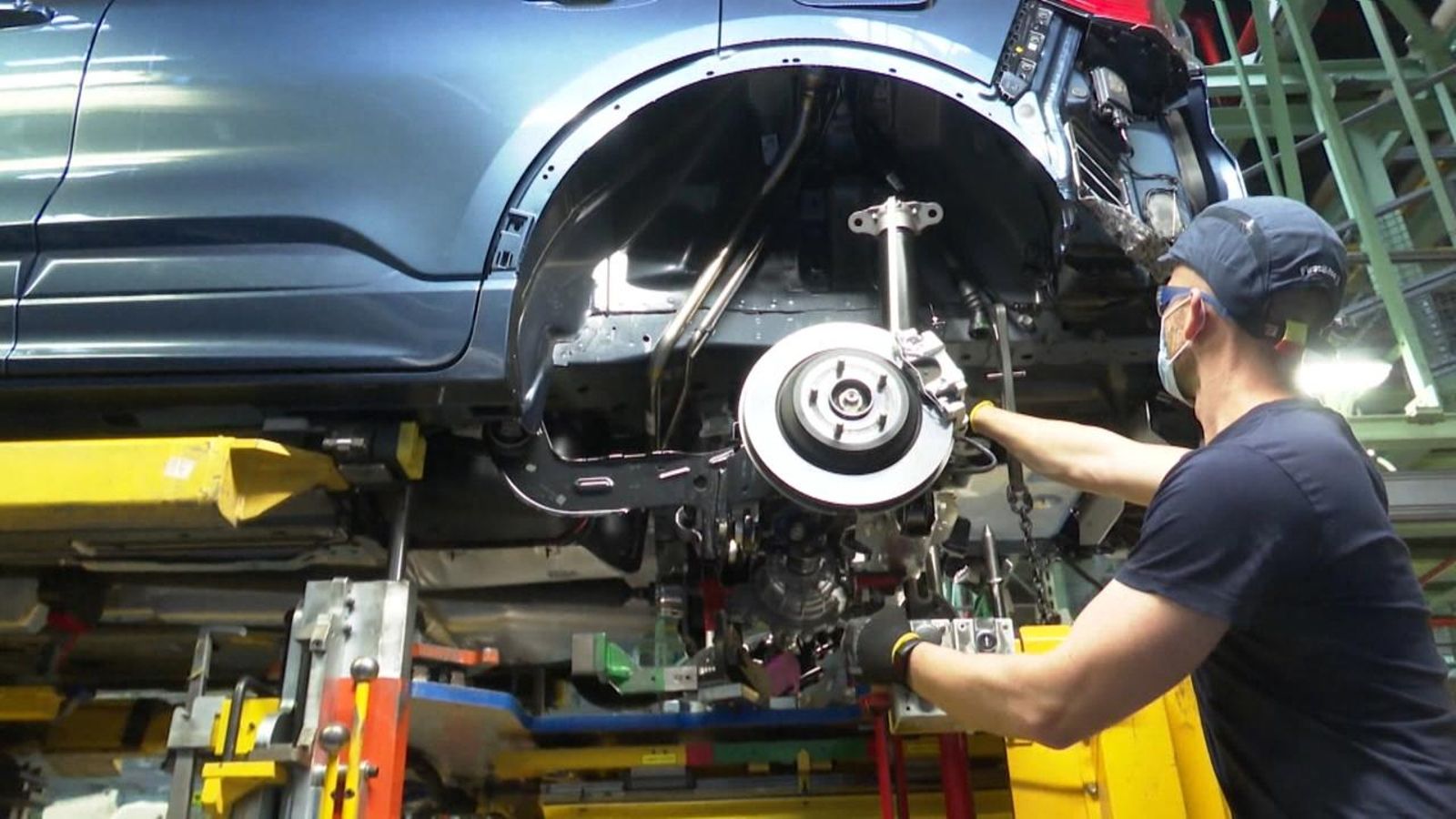 Logotip de Ford a la façana de la fàbrica d'Almussafes / Jorge Gil  (Europa Press)