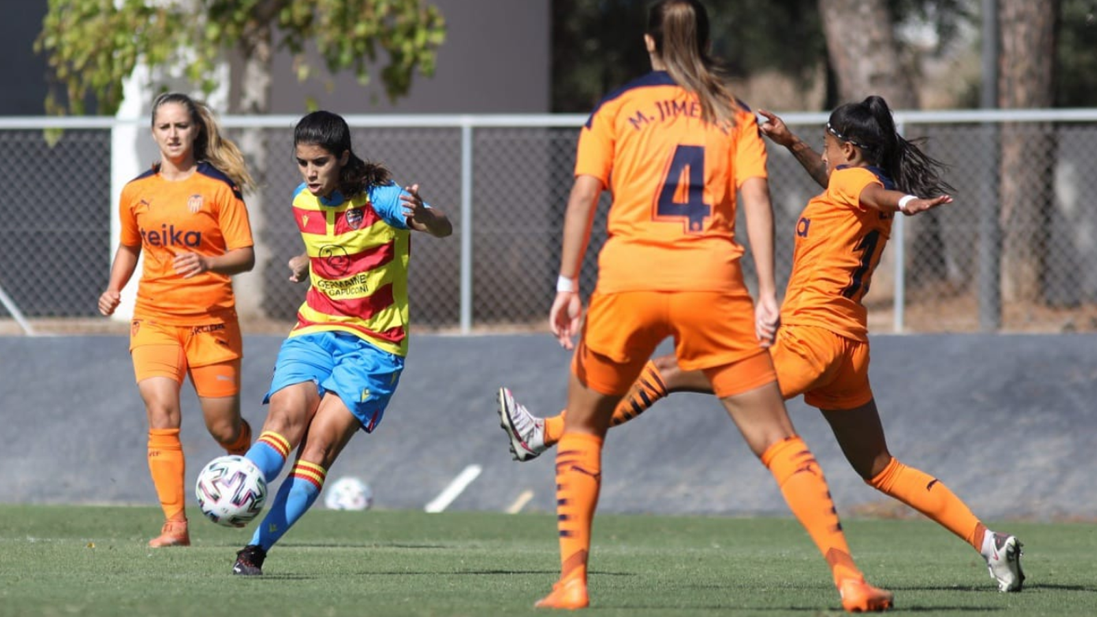 Granotes i valencianistes es van enfrontar la setmana passada en un amistós a la Ciutat Esportiva de Paterna