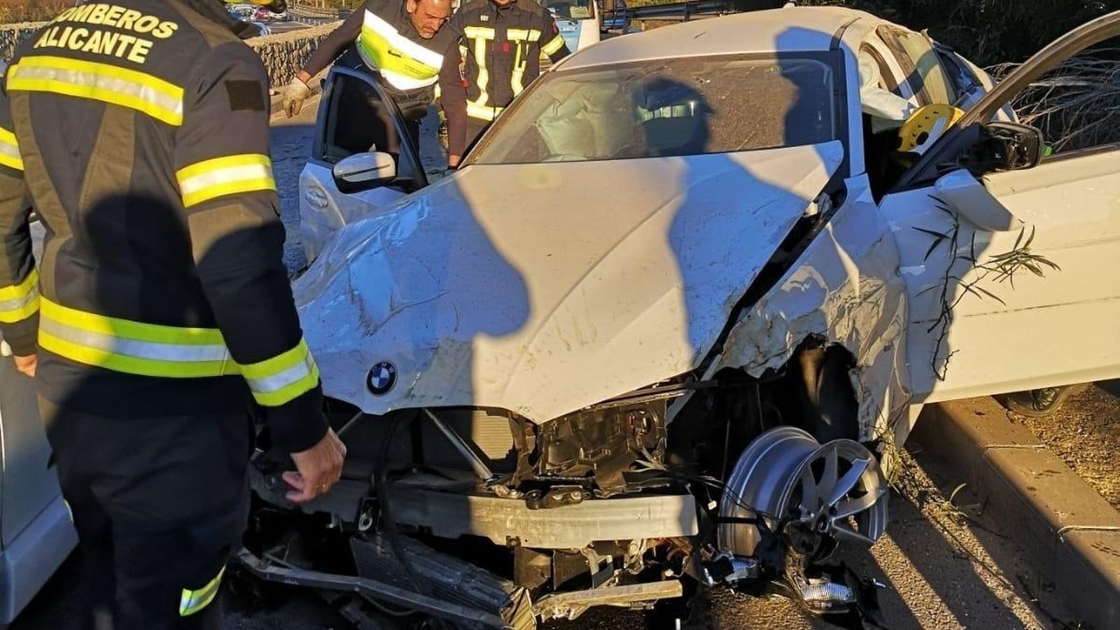 Estat en què ha quedat un dels cinc vehicles implicats en l'accident