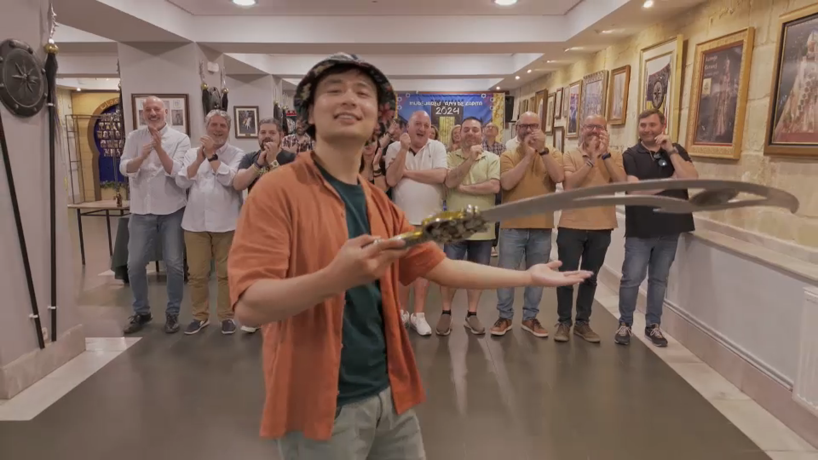 Hu Zhao assumeix el rol del capità moro amb la mateixa passió i orgull que els integrants