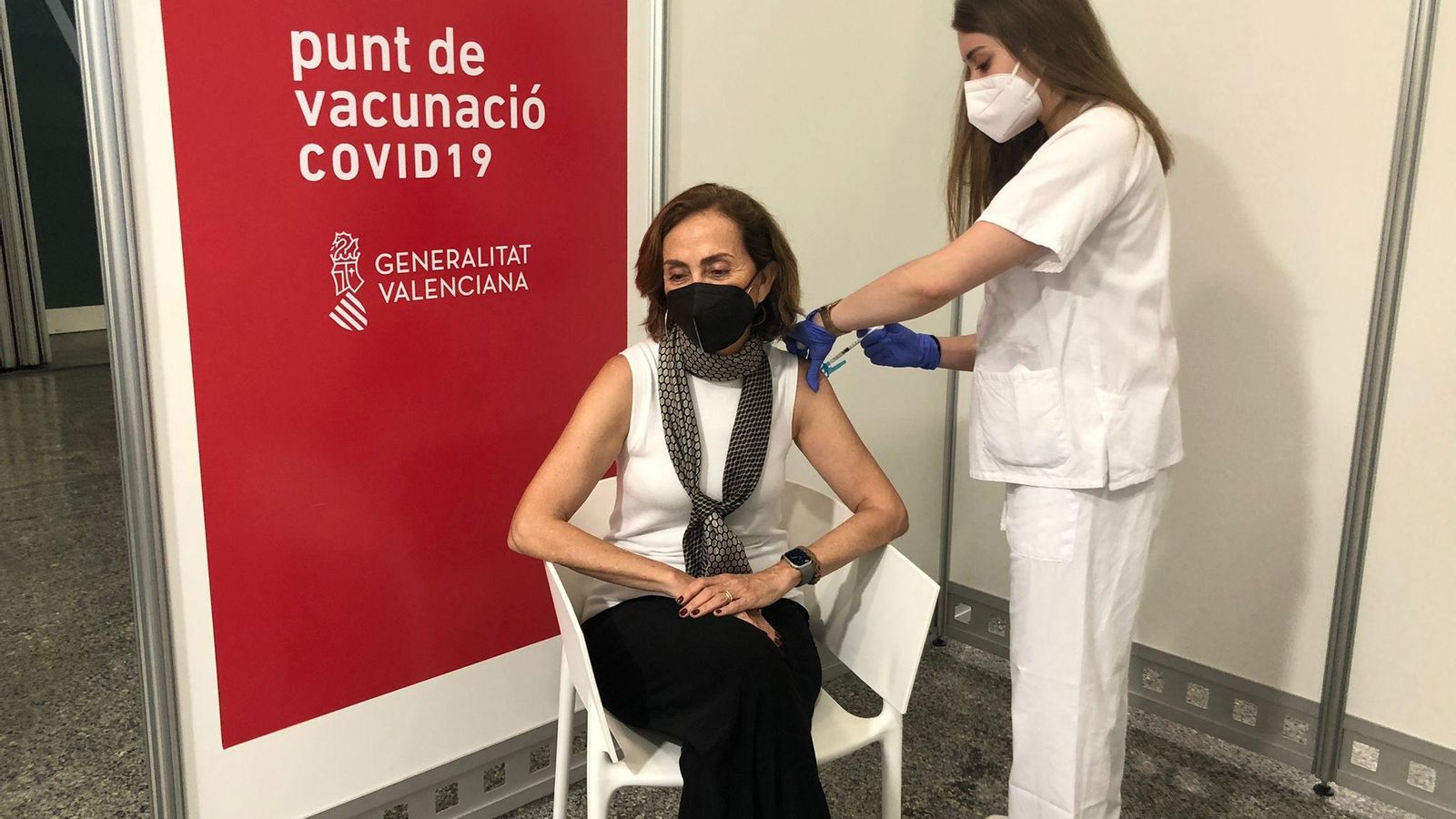 El vacunòdrom de la Ciutat de les Arts i les Ciències de València ha inoculat la vacuna número 100.000 a una dona anomenada Carmen, aquest dilluns