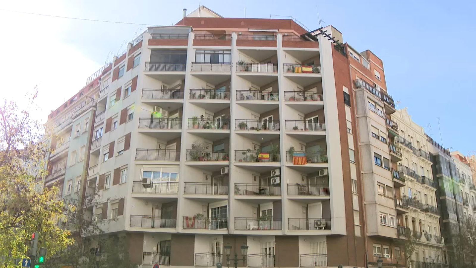 Edifici en un carrer de València (arxiu)