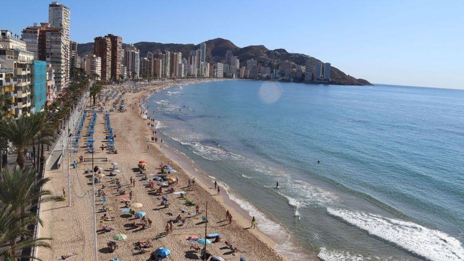 Platja de Benidorm, una de les localitats turístiques que més acusa el descens del turisme estranger