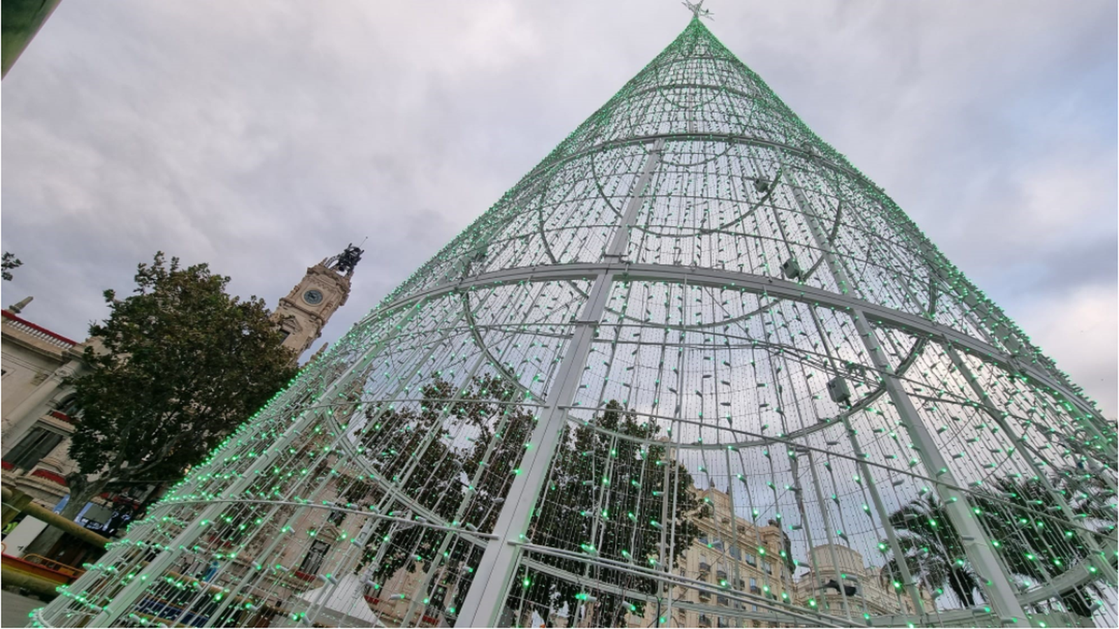 Les llums de Nadal estaran actives de dilluns a dijous, de 6 de la vesprada a 12 de la nit, i de divendres a diumenge i dies festius, mitja hora més, fins a les dotze i mitja