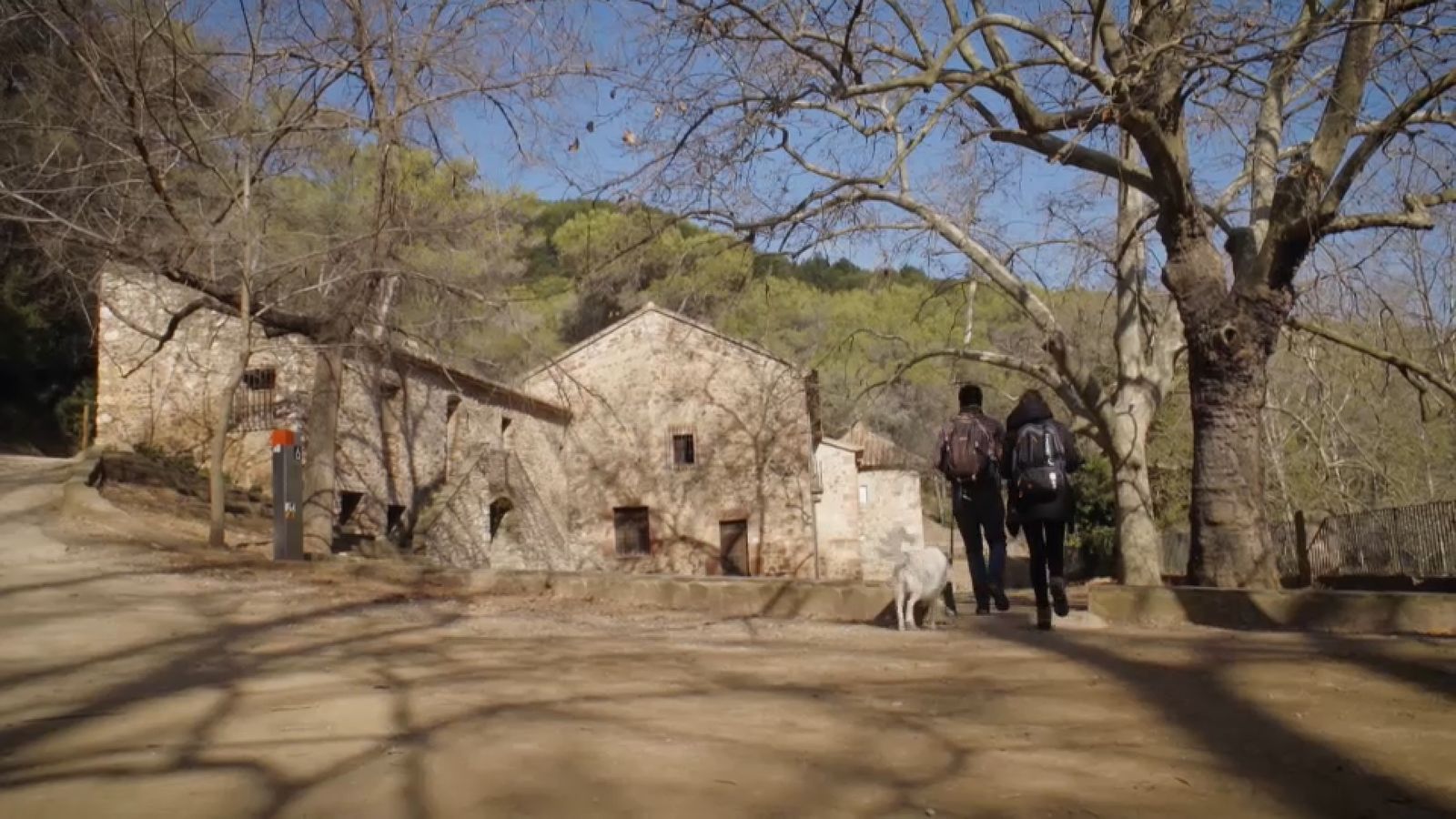 Fem parada a l'ermita de les Santes