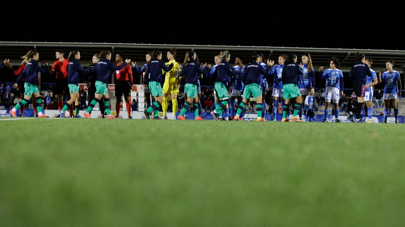 Imatge de l'inici del partit entre l'Alhama i el Llevant