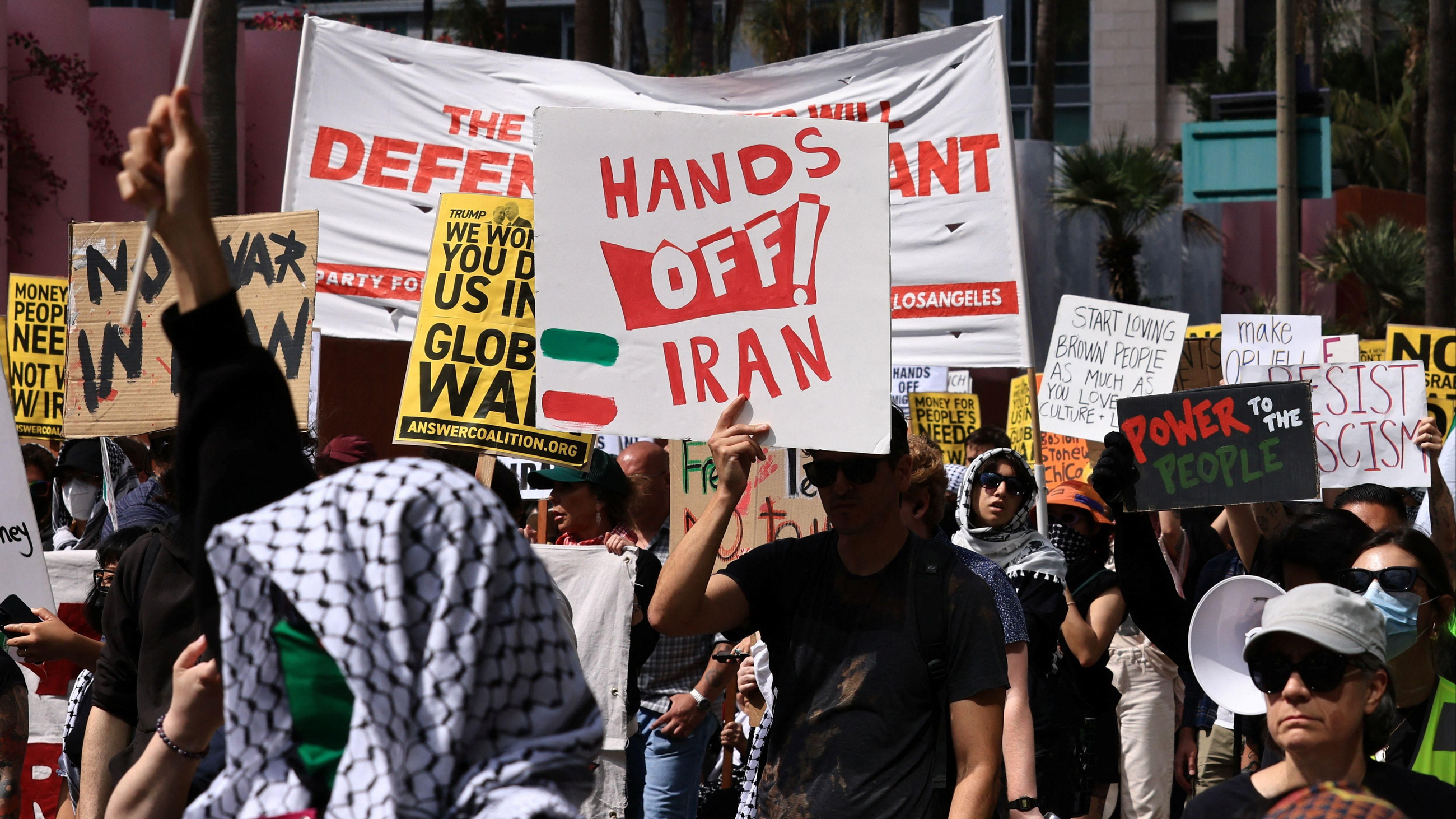 Manifestació a Los Ángeles contra els atacs dels Estats Units a l'Iran